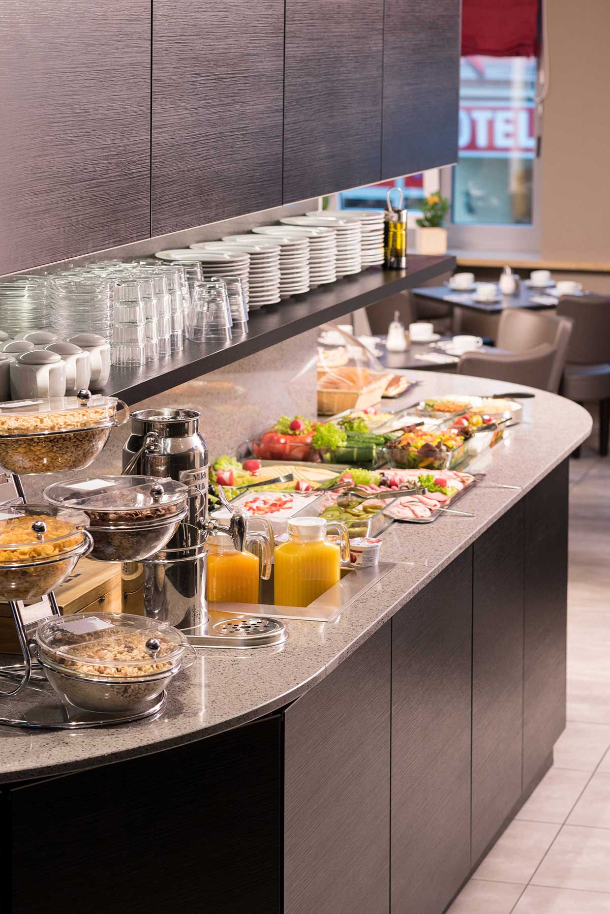 Munich Inn Design Hotel, dettaglio della sala colazione col buffet